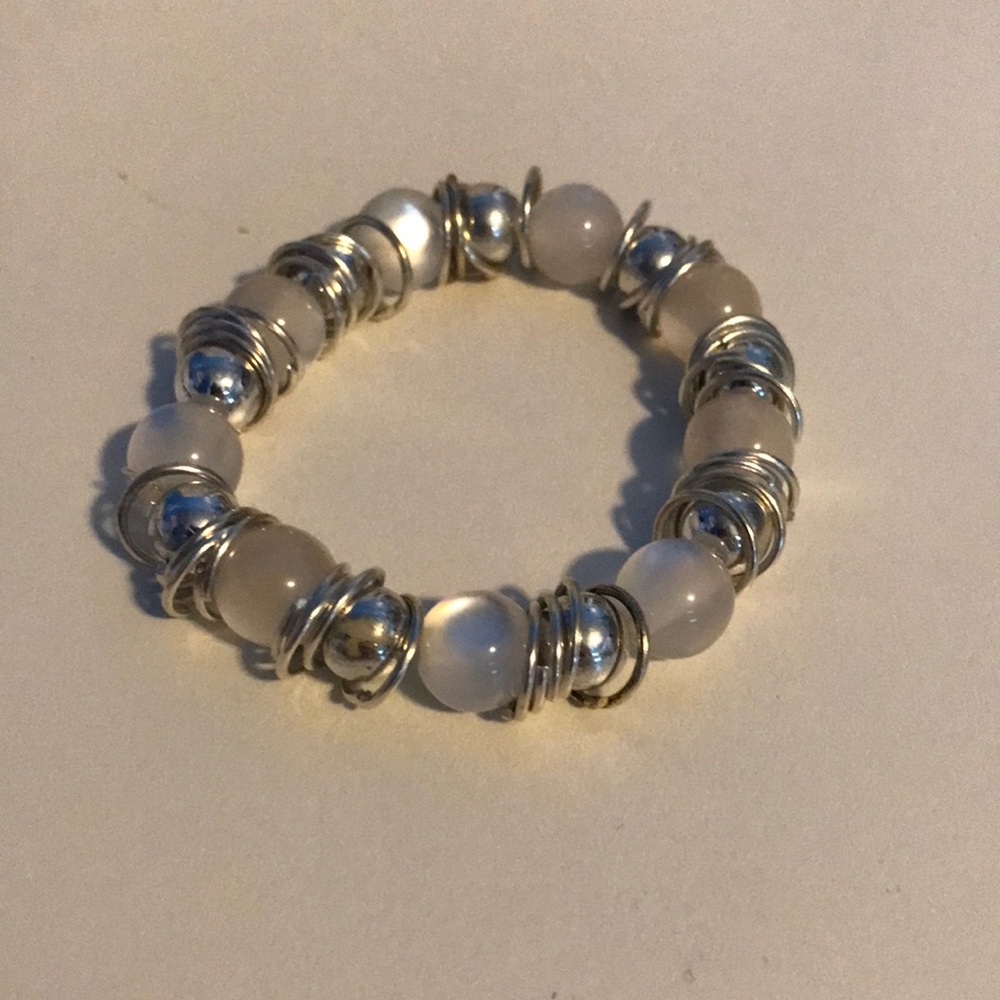 White pearls and metal bracelet